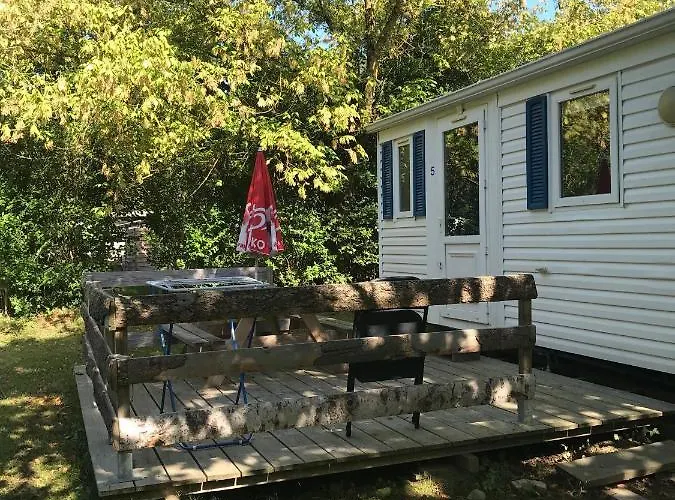 Camping La Bernede 3*